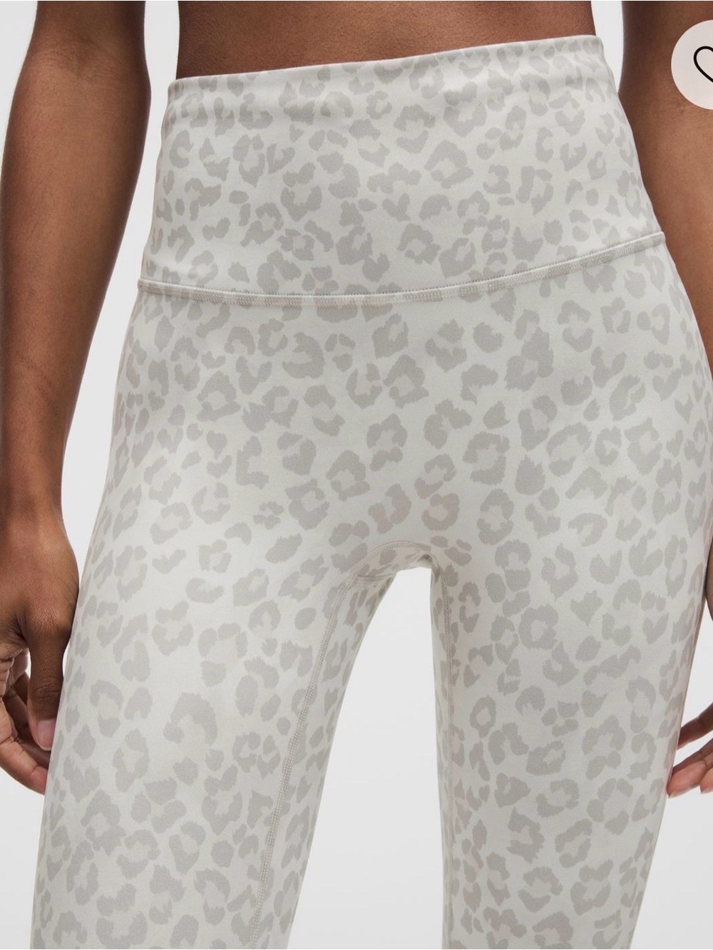 NWT Lululemon Wunder Train No Line
HR Tight 25"